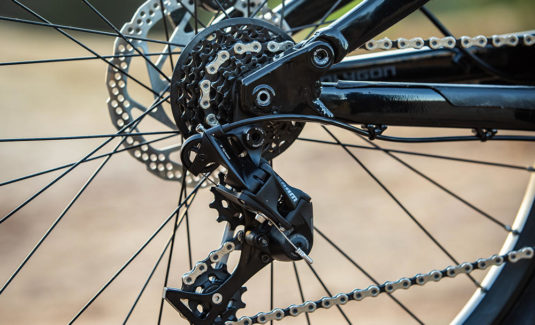 Maximum speed acceleration on down terrains with the SRAM 11-25T cassette