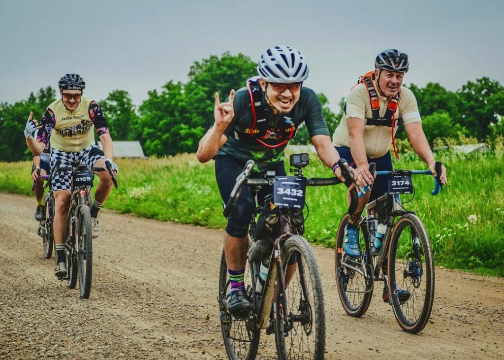 Unbound Gravel Pesepeda asal Bandung Selesaikan Balap Gravel Terbesar